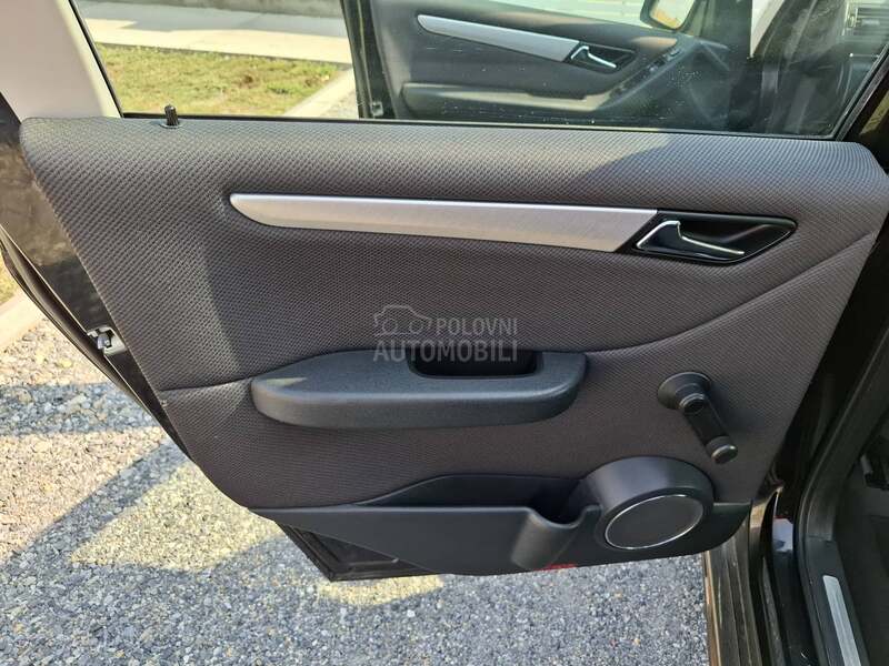 Mercedes Benz B 180 