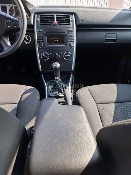Mercedes Benz B 180 