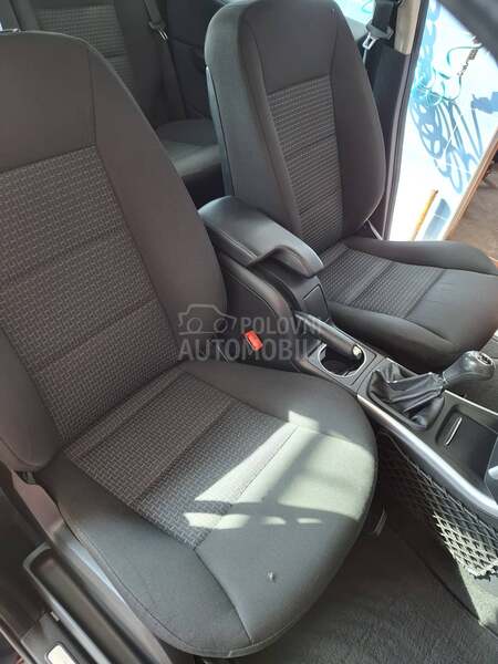 Mercedes Benz B 180 