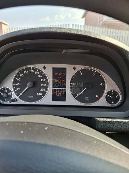 Mercedes Benz B 180 