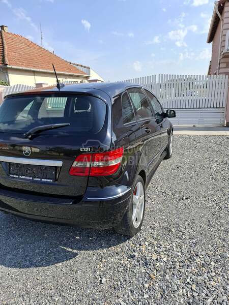 Mercedes Benz B 180 