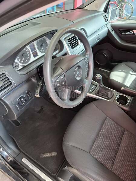 Mercedes Benz B 180 
