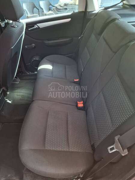 Mercedes Benz B 180 