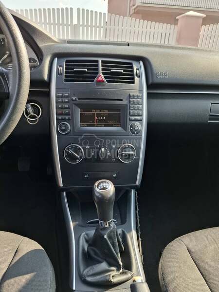 Mercedes Benz B 180 