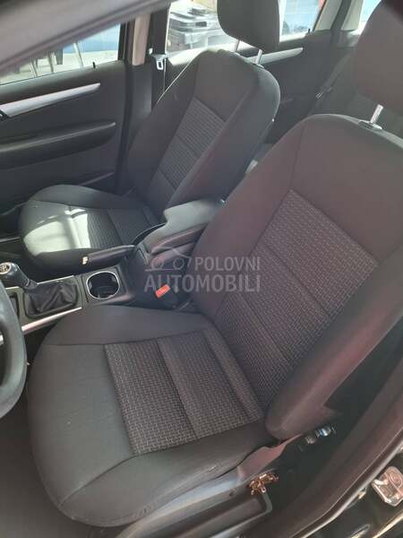Mercedes Benz B 180 