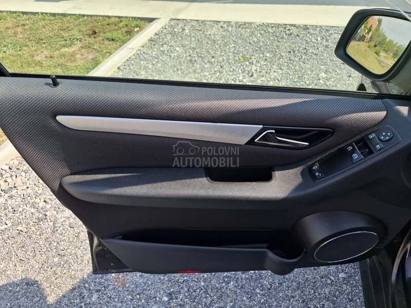 Mercedes Benz B 180 