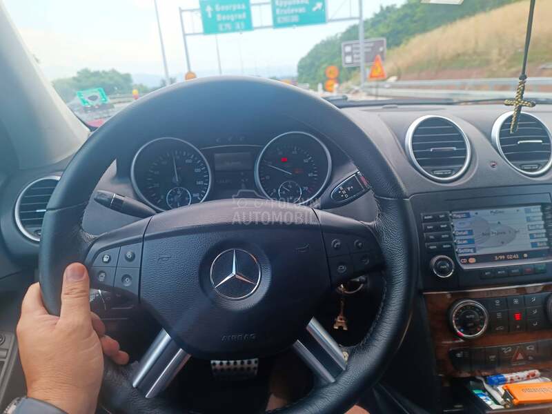 Mercedes Benz ML 500 