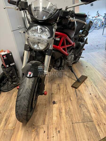 Ducati Monster 796 ABS