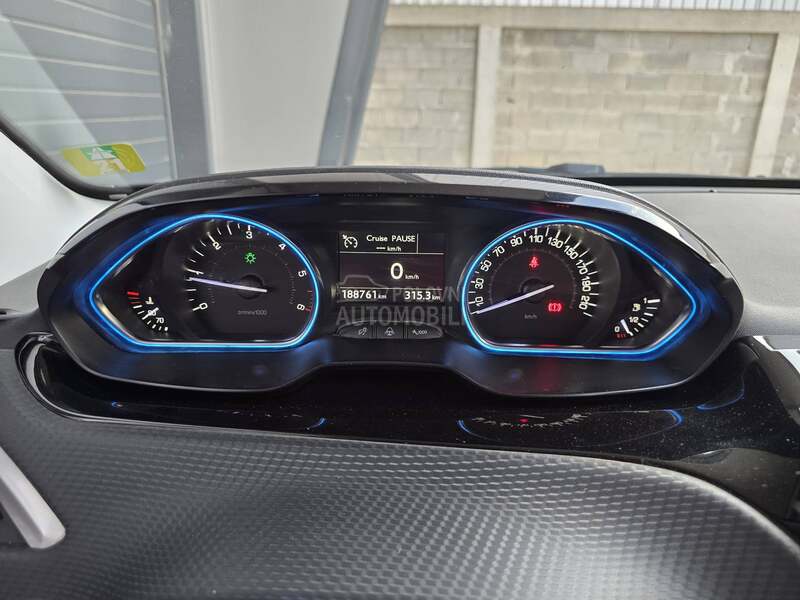 Peugeot 2008 1.6 HDI ALLURE