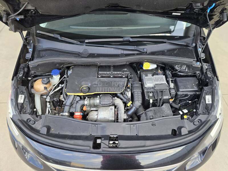 Peugeot 2008 1.6 HDI ALLURE