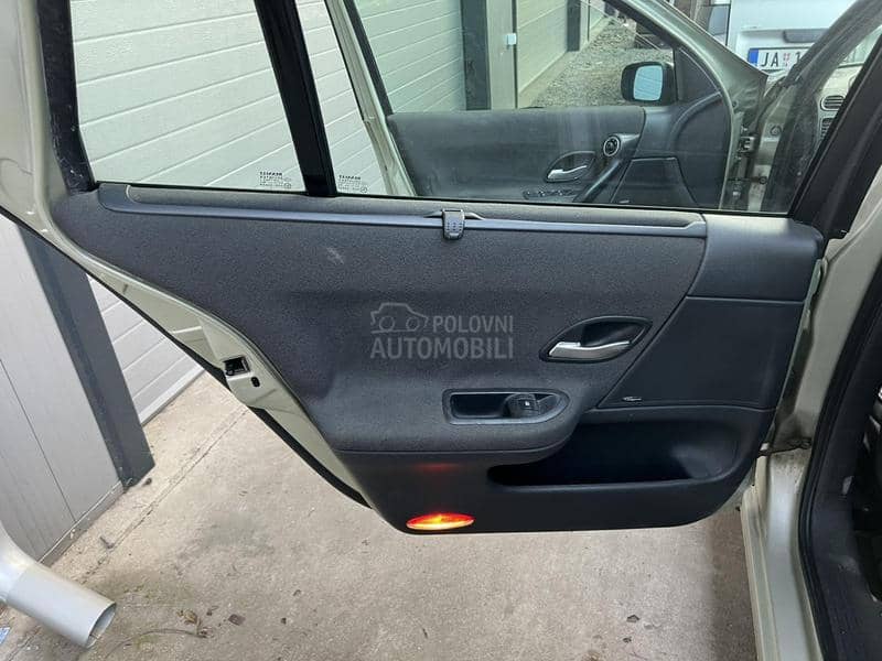 Tapaciri vrata karavan