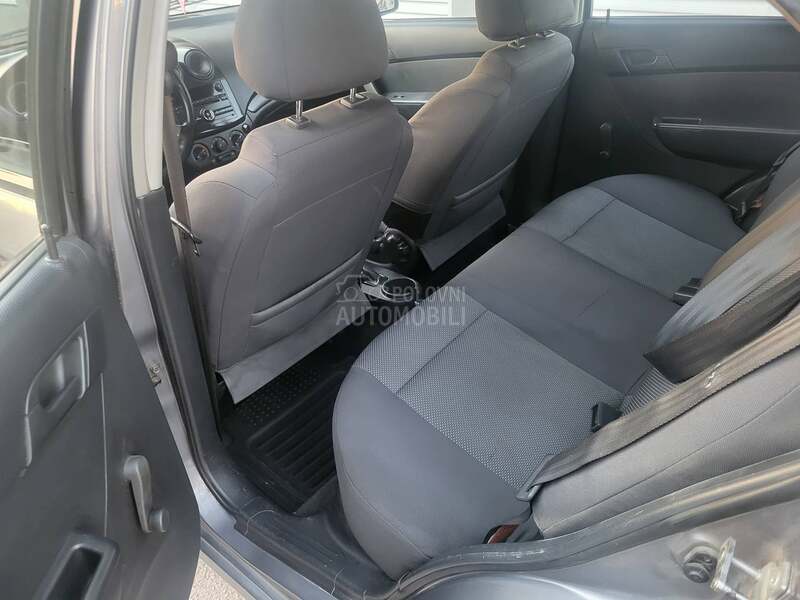 Chevrolet Aveo 12 b