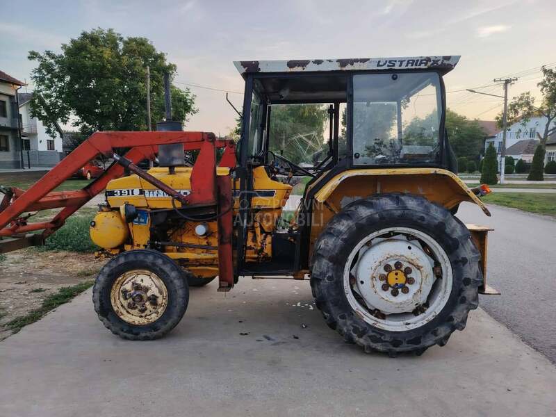 New Holland 3910