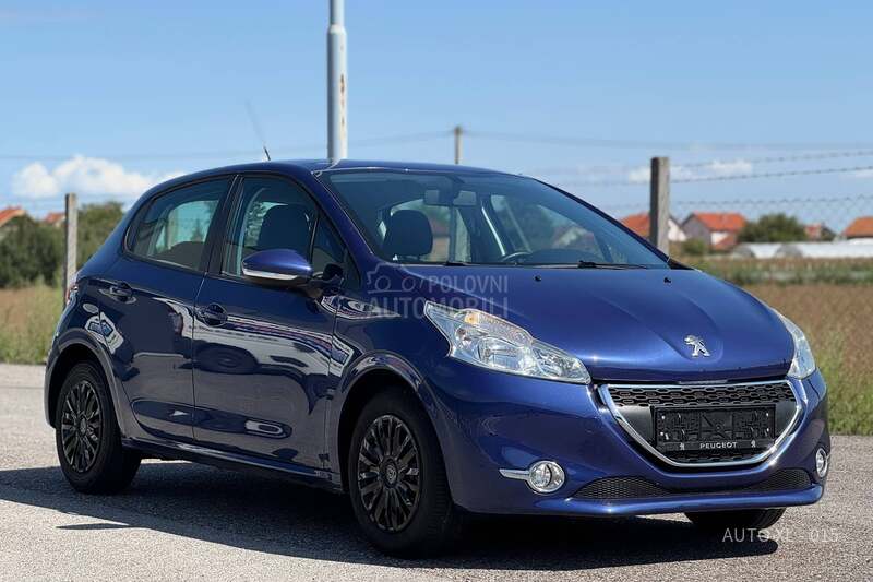 Peugeot 208 1.2 B // N.O.V