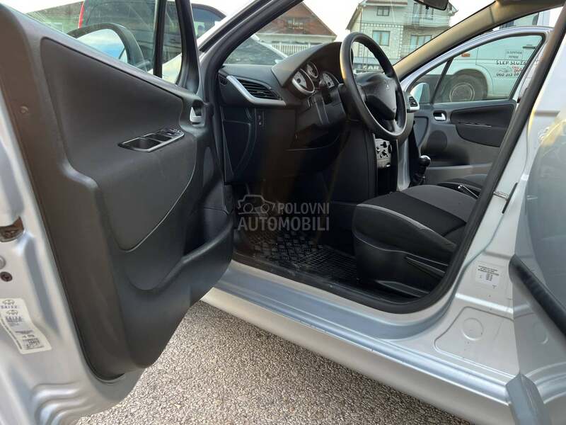 Peugeot 207 1.4 8v