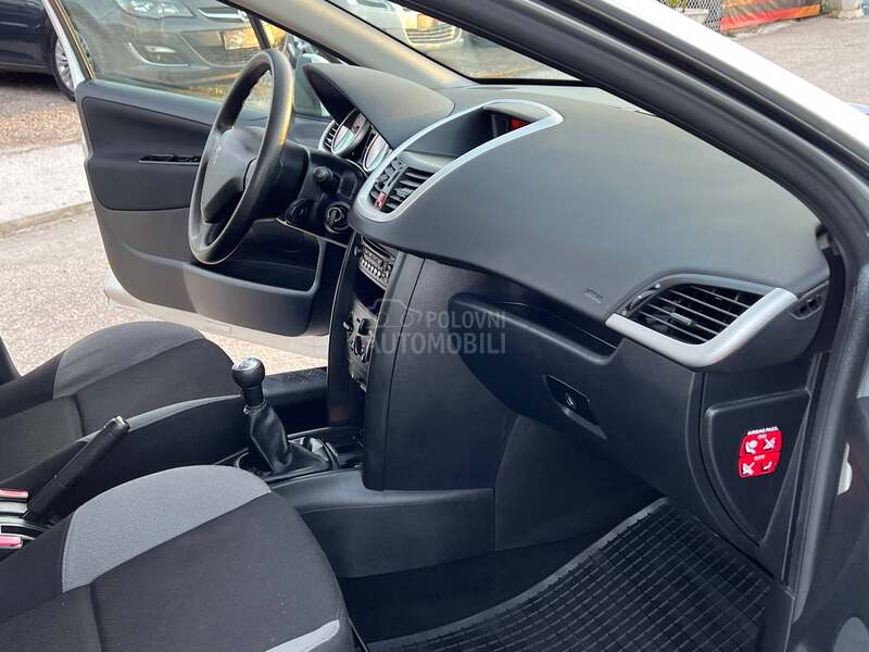 Peugeot 207 1.4 8v