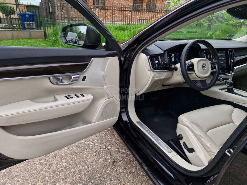 Volvo S90 