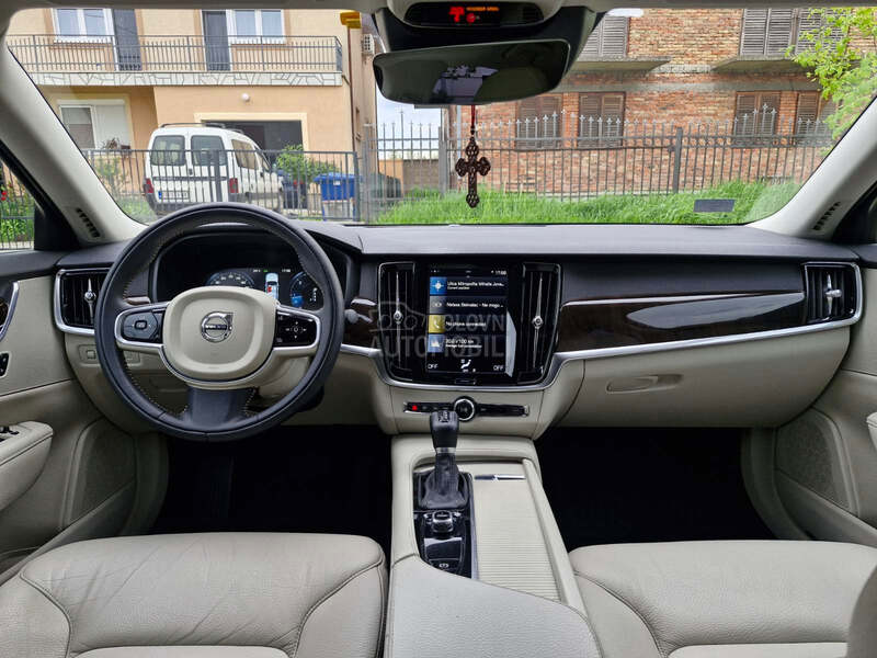 Volvo S90 