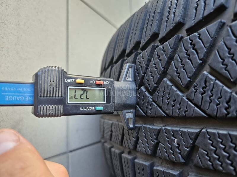 Continental 225/55 R17 Zimska