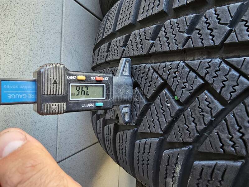 Continental 225/55 R17 Zimska
