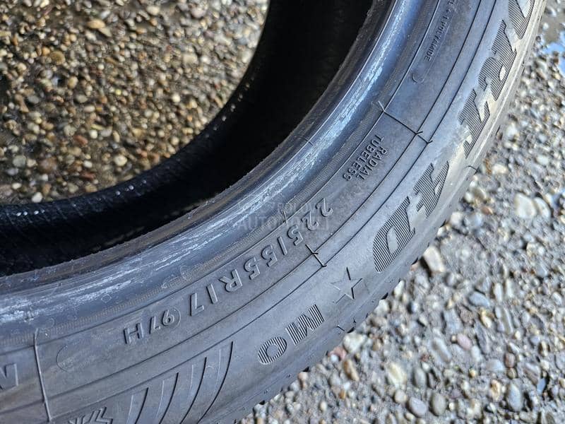 Dunlop 225/55 R17 Zimska