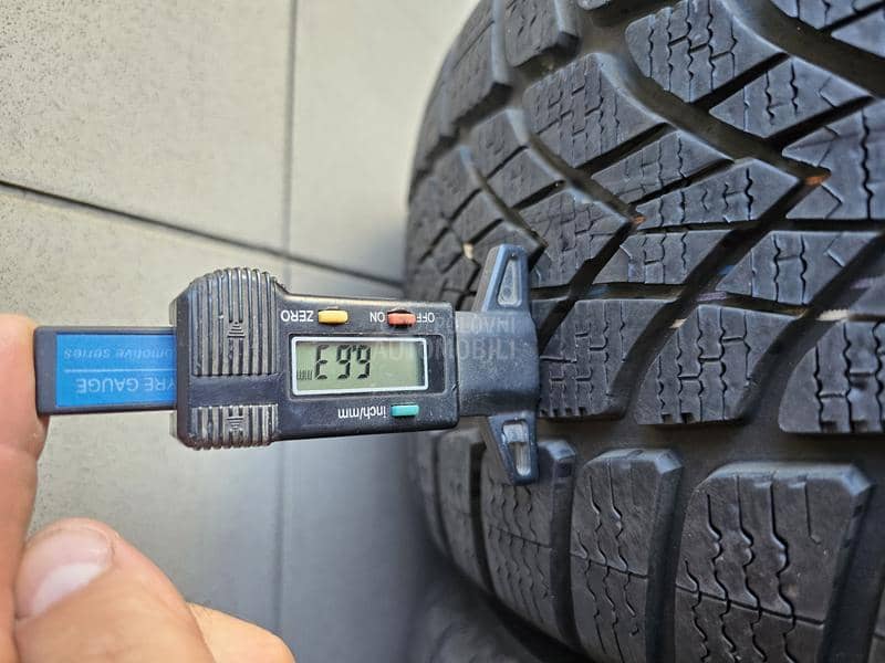 Dunlop 225/55 R17 Zimska