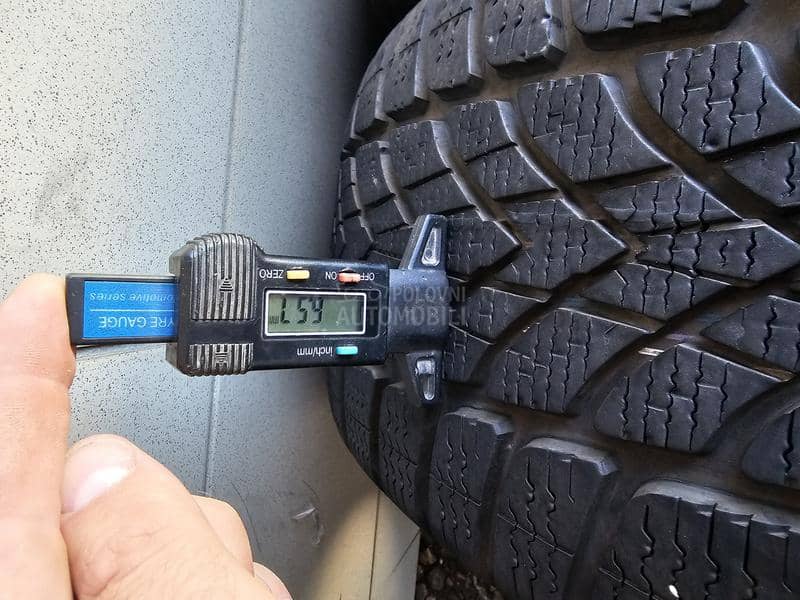 Dunlop 225/55 R17 Zimska