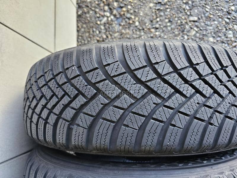 Hankook 185/60 R15 Zimska