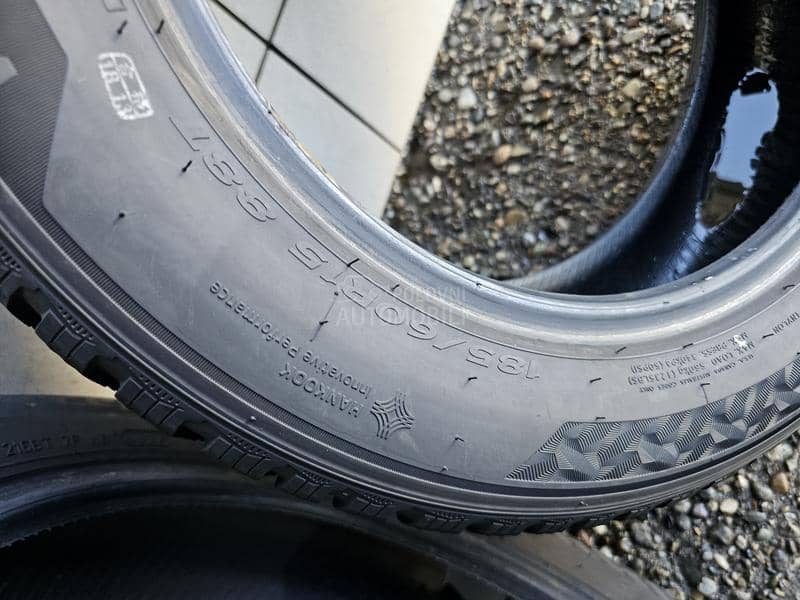 Hankook 185/60 R15 Zimska