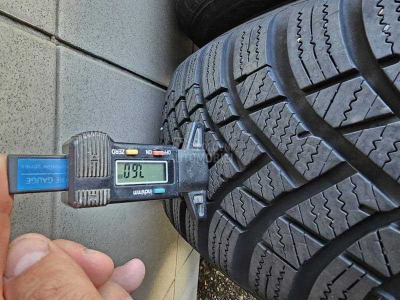 Hankook 185/60 R15 Zimska