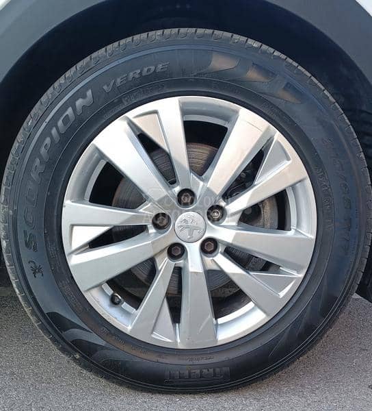 Peugeot 3008 8 EAT Perla Bela