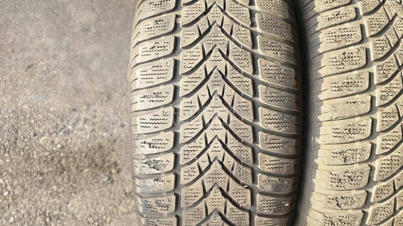 Dunlop 205/55 R16 Zimska