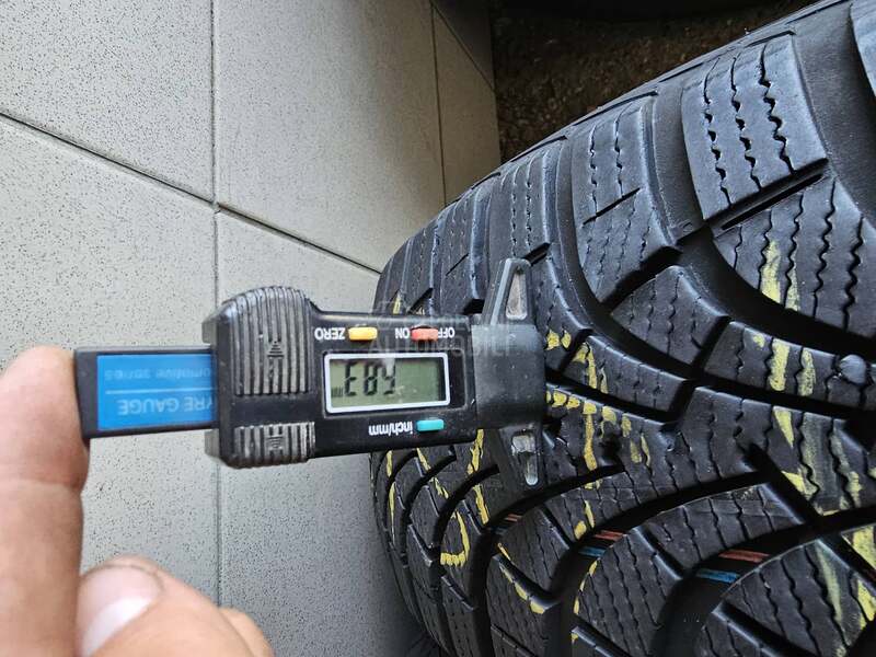 Goodyear 205/60 R16 Zimska
