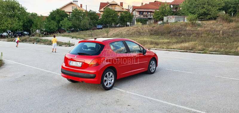 Peugeot 207 O C U V A N