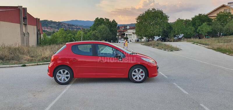 Peugeot 207 O C U V A N