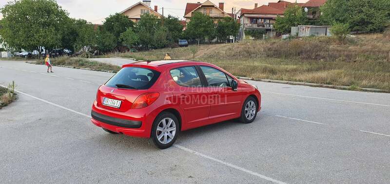 Peugeot 207 O C U V A N