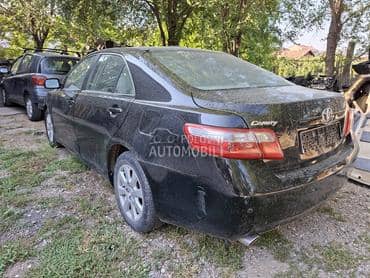 Toyota Camry 2008. god. -  kompletan auto u delovima