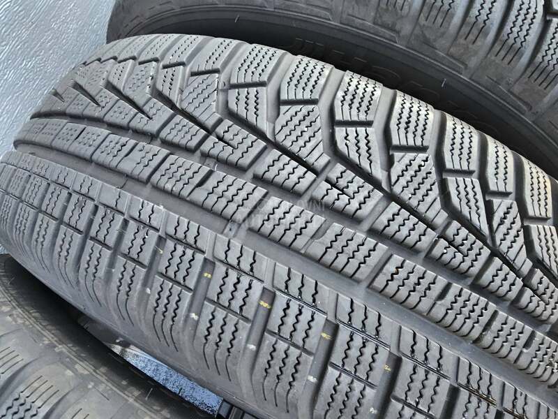 Hankook 215/65 R17 Zimska