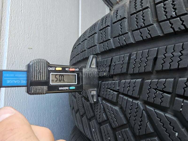 Hankook 215/65 R17 Zimska