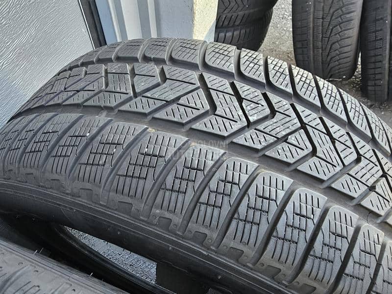 Pirelli 235/60 R18 Zimska