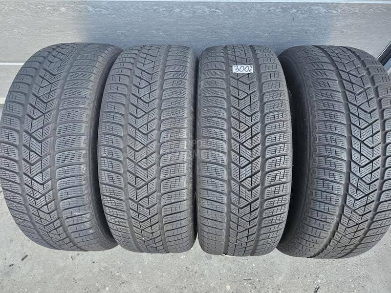 Pirelli 235/60 R18 Zimska