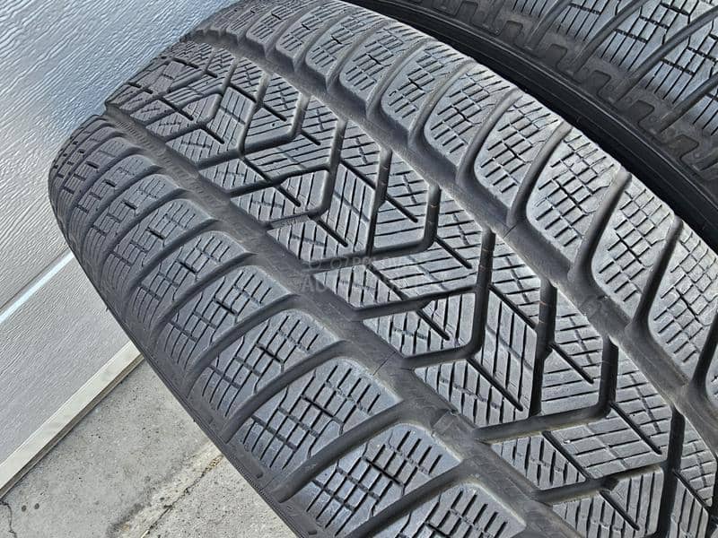 Pirelli 235/60 R18 Zimska