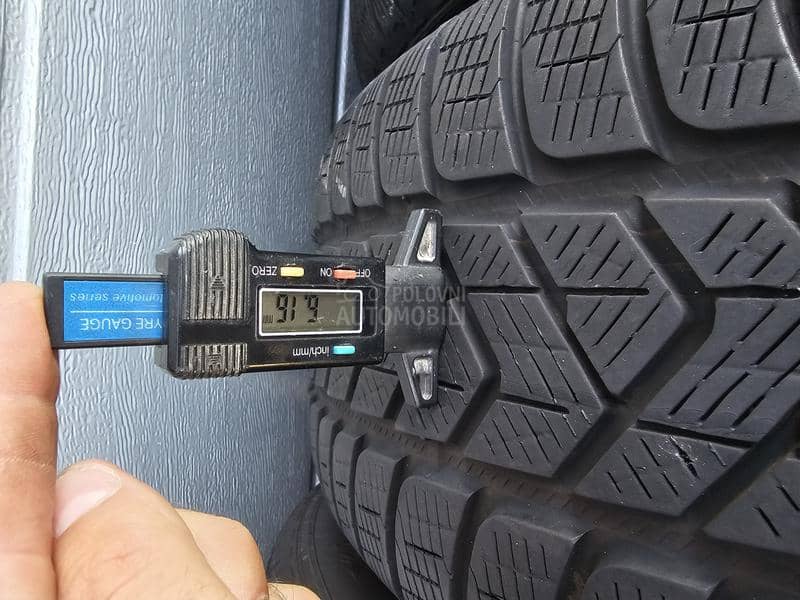 Pirelli 235/60 R18 Zimska