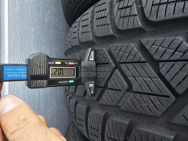 Pirelli 235/65 R17 Zimska