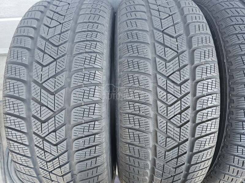 Pirelli 235/65 R17 Zimska