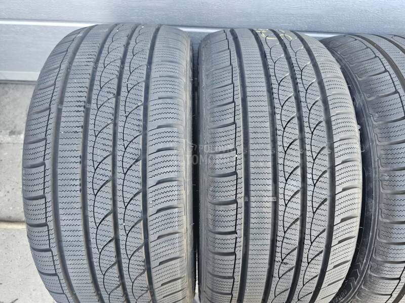 Tracmax 255/35 R19 Zimska