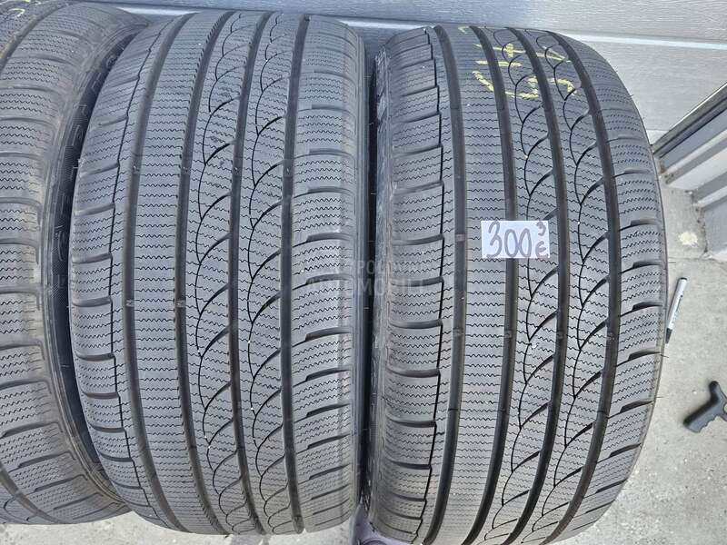 Tracmax 255/35 R19 Zimska