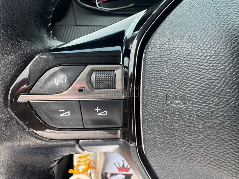 Peugeot 208 1.2 B
