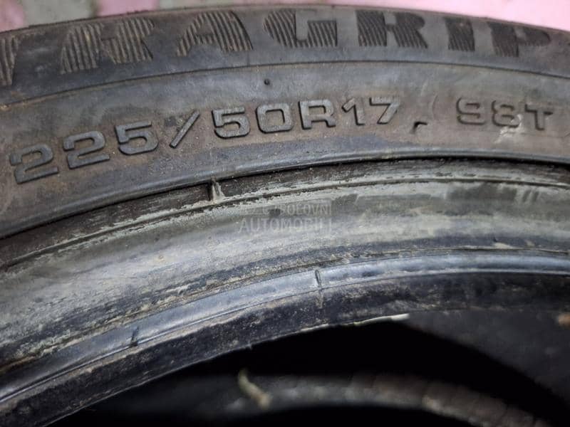 Goodyear 225/50 R17 Zimska