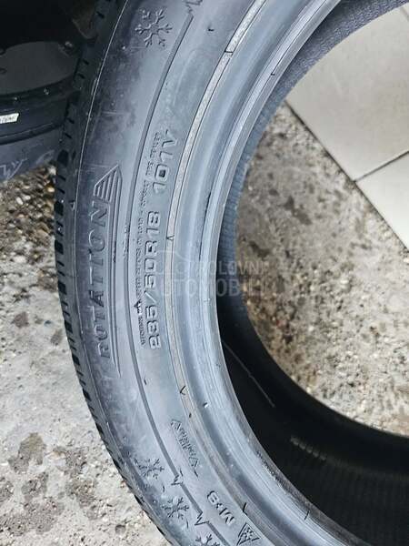 Dunlop 235/50 R18 Zimska